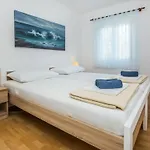 דירה Poslon By Interhome *
